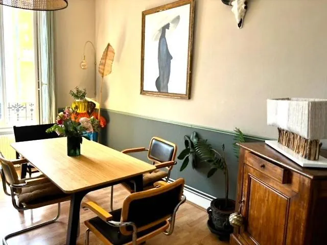 Grand De Caractere A *