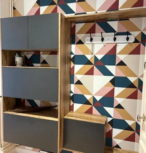 Grand De Caractere A Виши